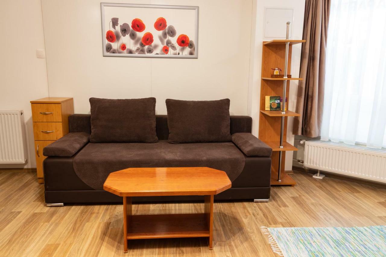 Appartement Basement Atrium Apartman à Keszthely Extérieur photo